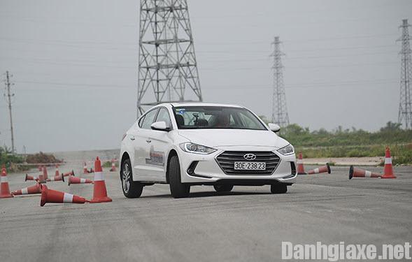 Hyundai Elantra 2016 khả năng vận hành có tốt, đi có hao xăng không?
