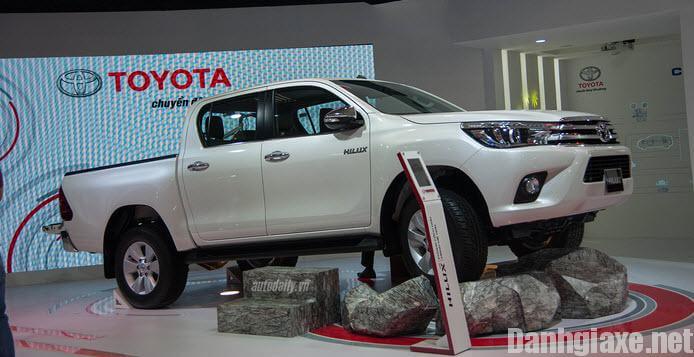 Toyota Hilux cải tiến động cơ cùng 2 màu mới ra mắt thị trường Việt
