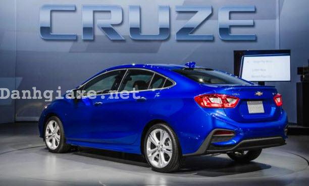 Chevrolet Cruze 2017 Diesel (máy dầu) giá bao nhiêu? nên mua Sedan hay hatchback 1