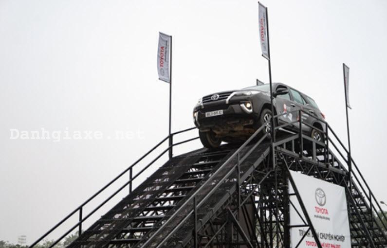 Toyota Fortuner, Hilux, Innova tổ chức lái thử với chương trình “xuyên biên giới” 3