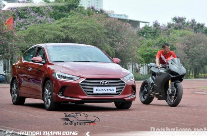 Hyundai Elantra 2016 giá bao nhiêu? vận hành & cảm giác lái