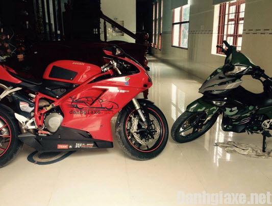 Ngắm cặp đôi Exciter 135cc camo và Ducati 848 cùng tạo dáng 2