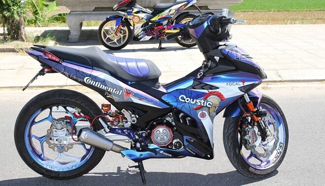 Ngắm Exciter 150 độ sơn chuyển màu xanh/tím với đồ hiệu của biker Phú ...