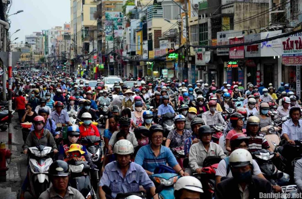 Hà Nội & TPHCM: cứ 1km đường có tới 2.500 xe máy hoạt động