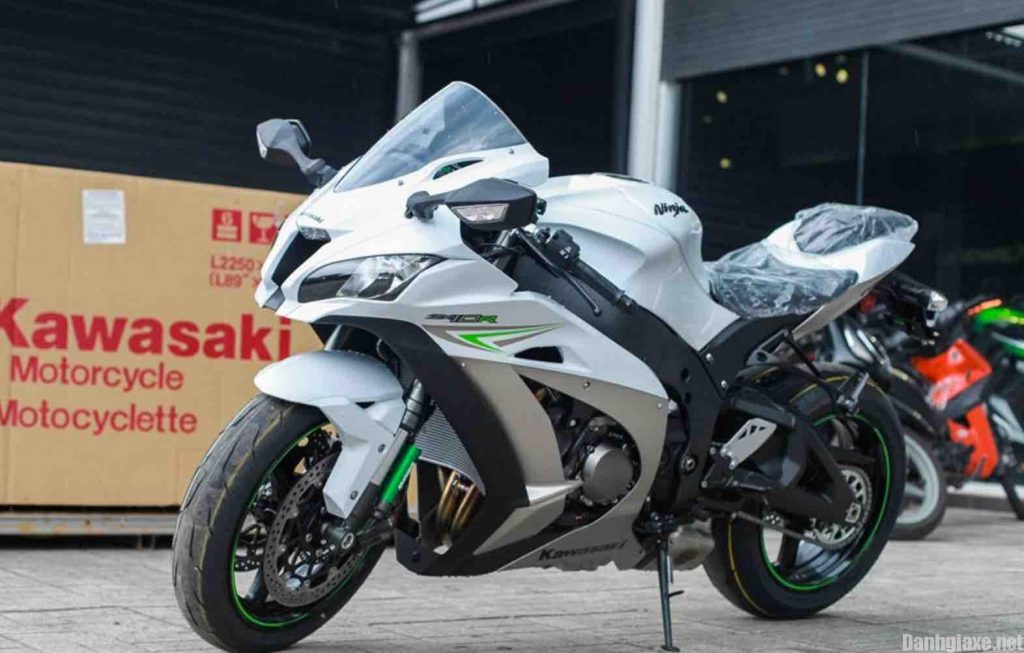 Kawasaki Ninja ZX10R giá bao nhiêu Động cơ hơn 200 mã lực