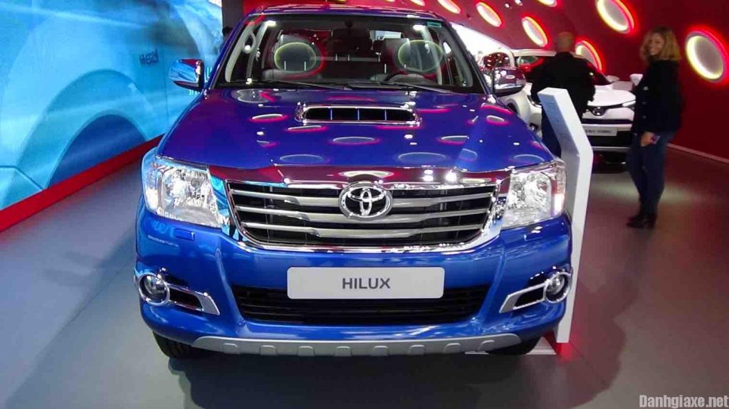 Đánh giá xe Toyota Hilux 2017: Giá bán, thiết kế động cơ và vận hành