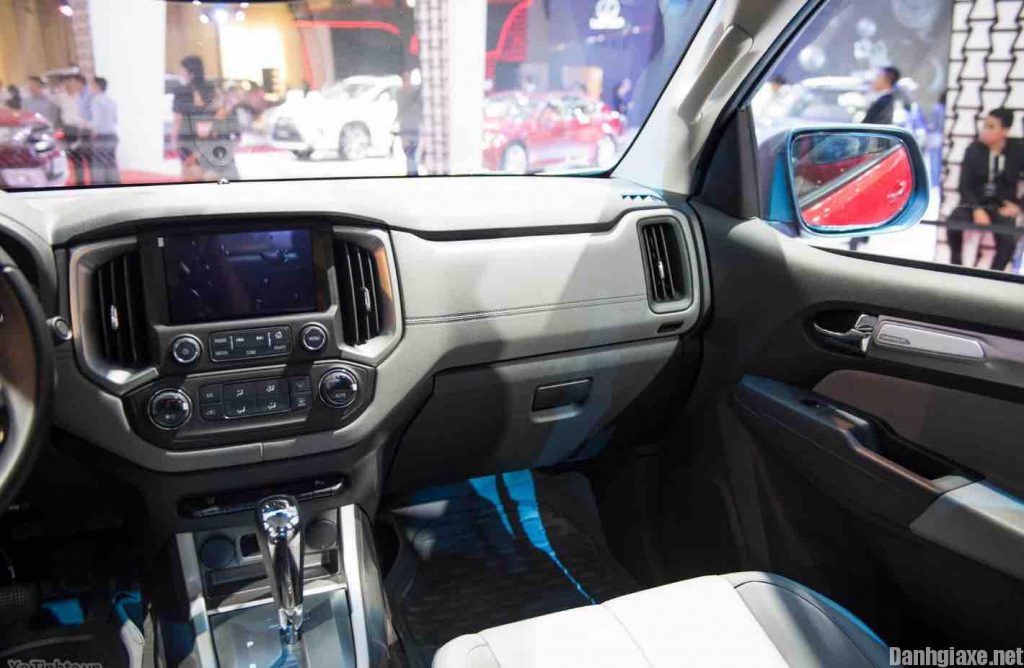 Thông số kỹ thuật và thiết kế nội thất xe Chevrolet Colorado 2017 