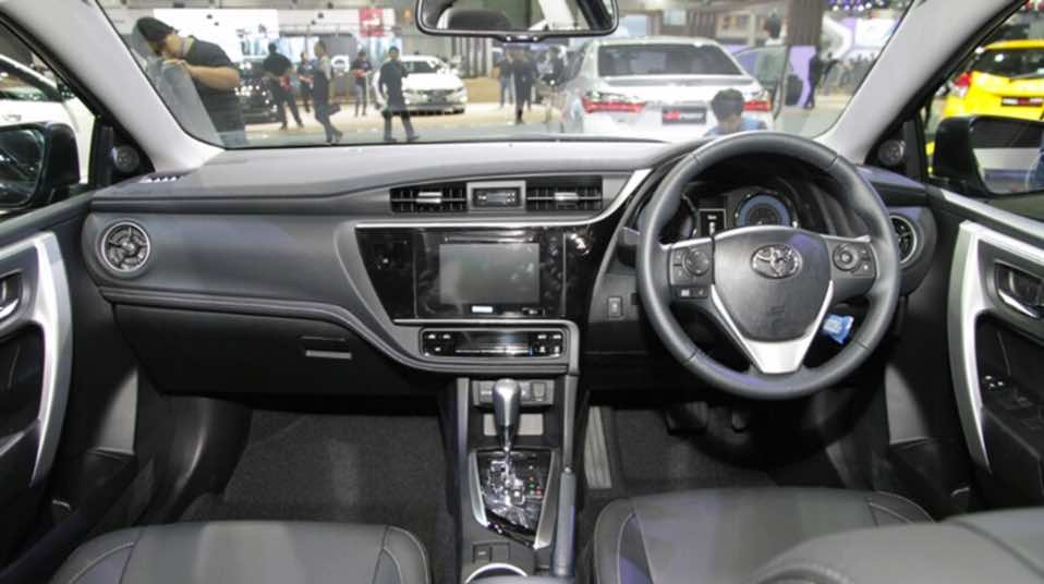 Đánh giá xe Toyota Corolla 2017 (Altis facelift & Altis ESport 2017)