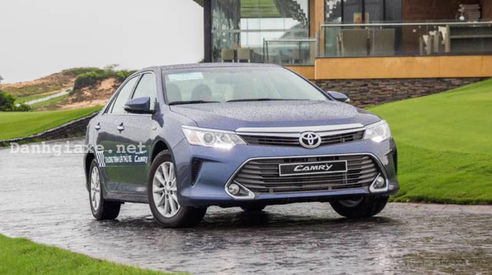 Toyota Camry 2017 có gì mới? Giá xe Camry 2017 bao nhiêu?