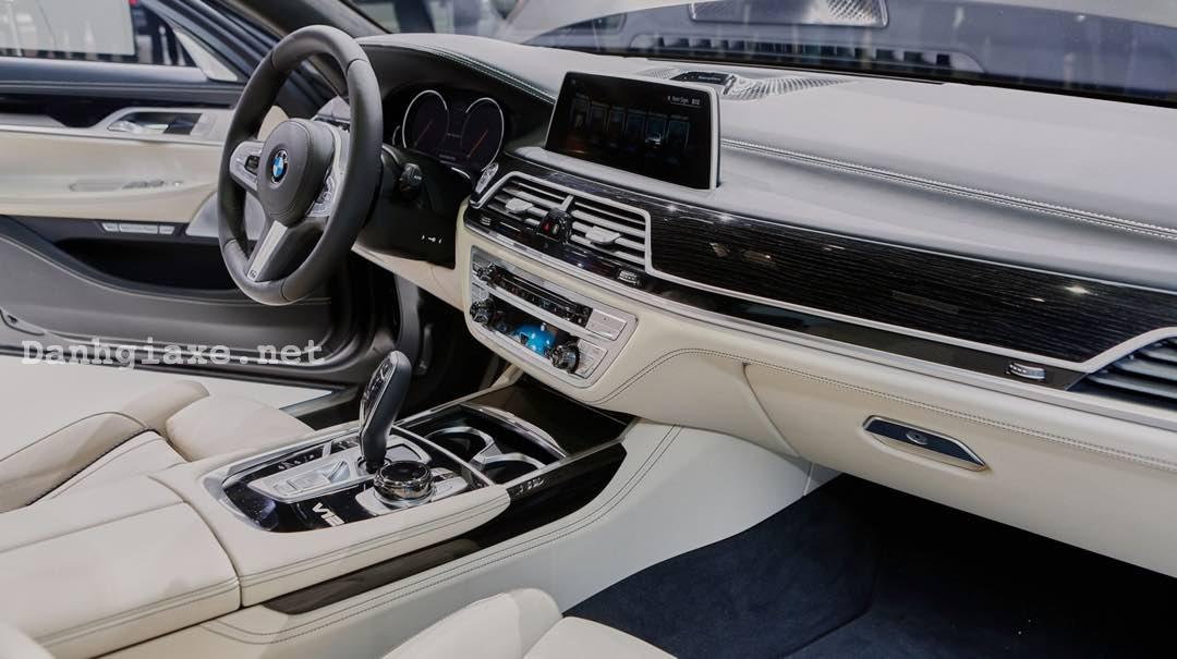 BMW M760Li xDrive 2017 giá bao nhiêu? Đánh giá ưu nhược điểm và khả năng tăng tốc