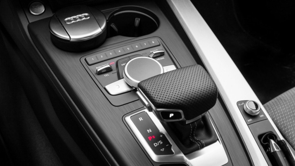 Đánh giá xe Audi A4 2017 về thiết kế nội thất và trang bị động cơ