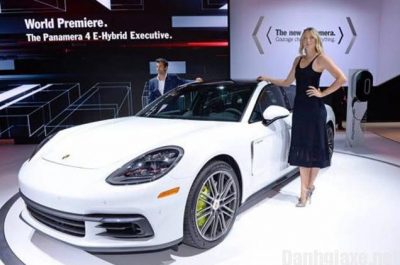 Ngắm Porsche Panamera Executive và 911 RSR tại triễn lãm Los Angeles 2016