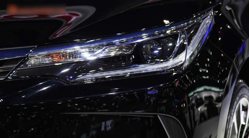 Đánh giá xe Toyota Altis 2017 hình ảnh, thiết kế, vận hành & giá bán