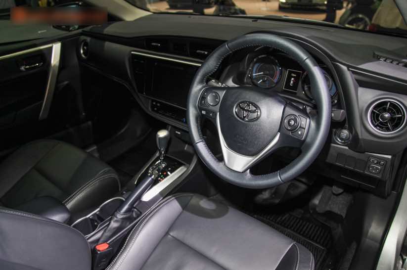 Đánh giá xe Toyota Altis 2017 hình ảnh, thiết kế, vận hành & giá bán
