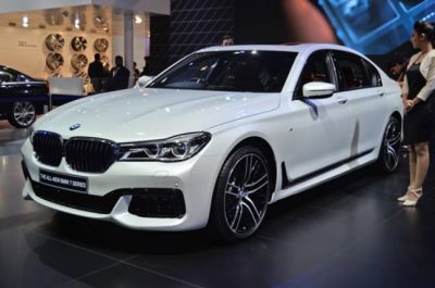 BMW Series 7 2017 giá bao nhiêu? Thiết kế và khả năng vân hành
