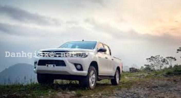 Cảm nhận khả năng vận hành Toyota Hilux 2017 với động cơ mới 1