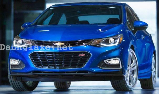 Chevrolet Cruze 2017 Diesel (máy dầu) giá bao nhiêu? nên mua Sedan hay hatchback 12