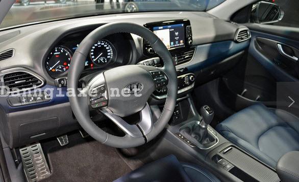 Đánh giá xe Hyundai i30 hatchback 2017 về thiết kế nội ngoại thất & vận hành 1