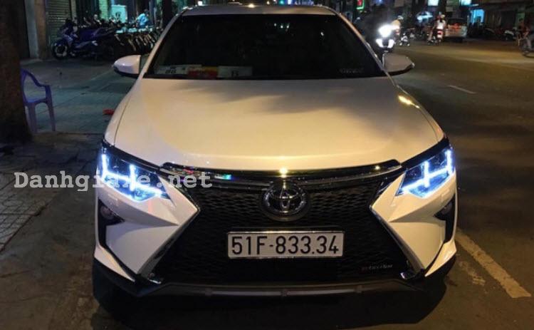Cận cảnh Toyota Camry độ phong cách Lexus tại Sài Gòn cực chất 1