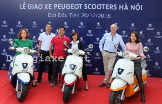 Peugeot Scooters đến tay những khách hàng đầu tiên tại Việt Nam