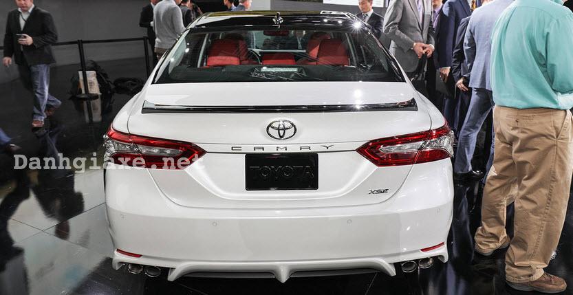 Ảnh chi tiết Toyota Camry 2018 từ ngoại thất đến nội thất 3