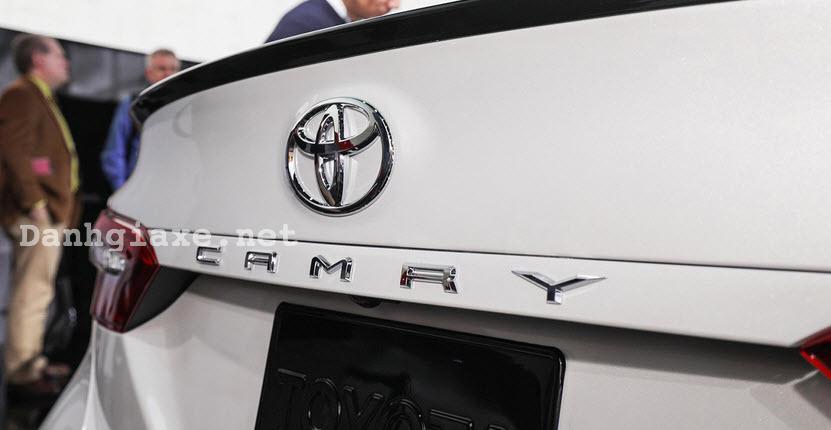 Ảnh chi tiết Toyota Camry 2018 từ ngoại thất đến nội thất 4