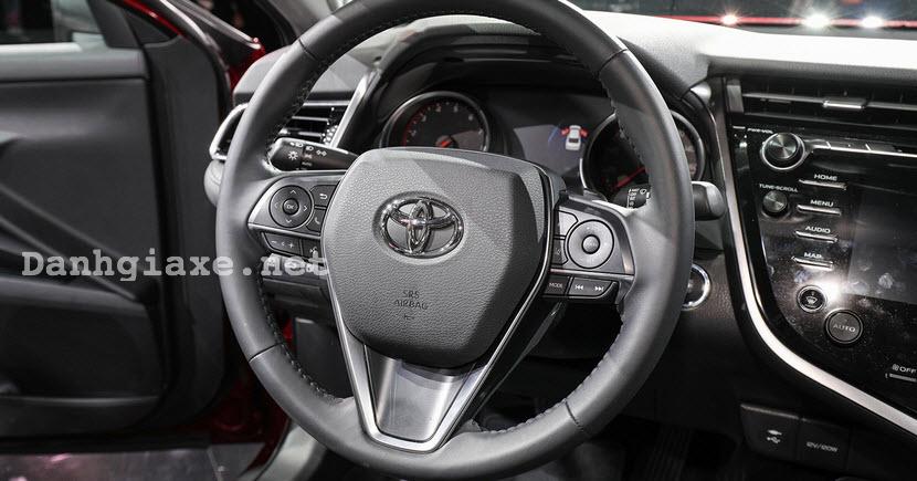 Ảnh chi tiết Toyota Camry 2018 từ ngoại thất đến nội thất 10