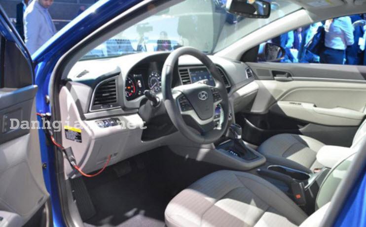 So sánh Hyundai Elantra và Toyota Corolla Altis: nên mua mẫu sedan hạng C nào? 4