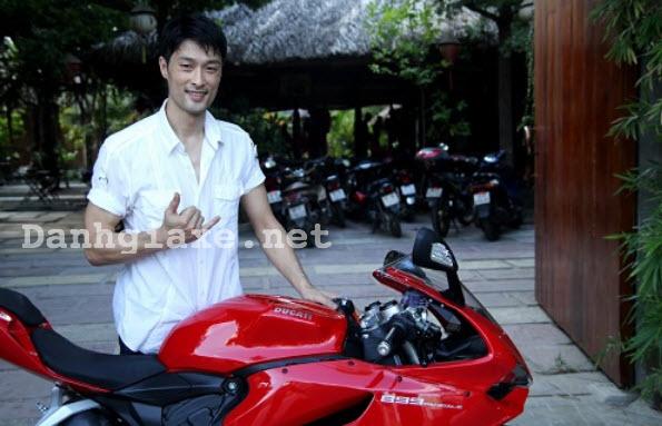 Johnny Trí Nguyễn cùng đam mê với những chiếc mô tô khủng 1