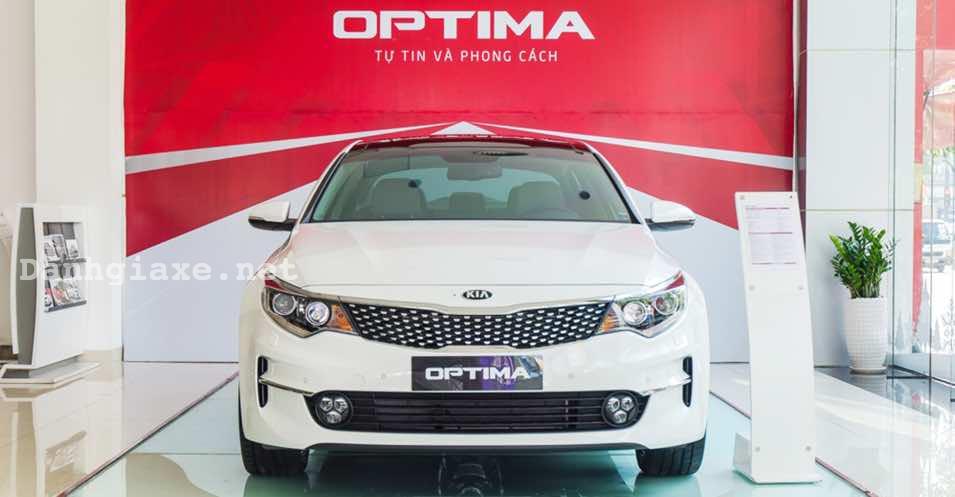 Kia Optima có gì nổi bật để vượt Camry trở thành mẫu sedan cỡ trung tốt nhất 2017?