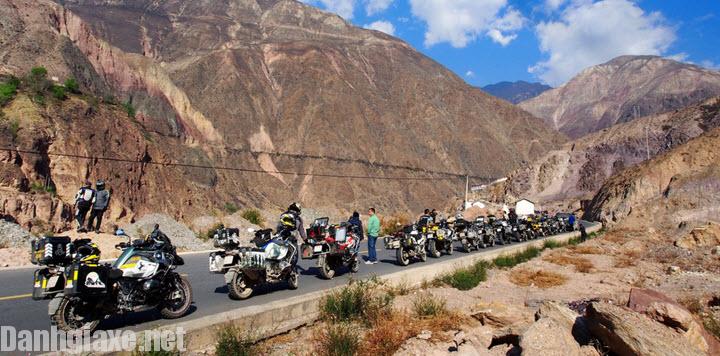 Đoàn xe môtô người Việt chinh phục "nóc nhà thế giới" Everest  1