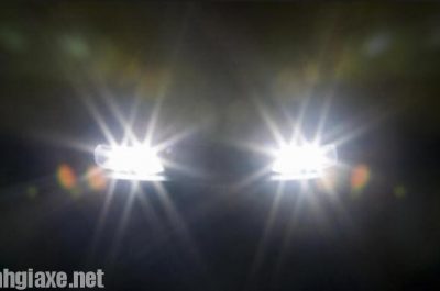 Ô tô, xe máy bật đèn pha đi trong thành phố bị phạt bao nhiêu tiền?
