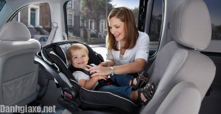Thử nghiệm trẻ em sẽ nguy hiểm như thế nào khi ngồi trong ô tô không đúng cách