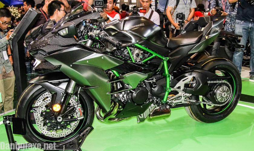 Kawasaki Ninja H2 2019 mạnh 231 mã lực đối đầu Ducati Panigale V4