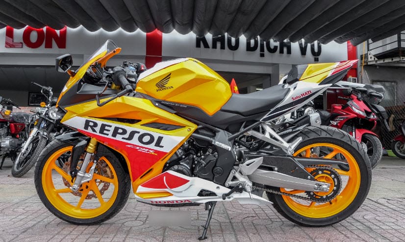 17 17 HONDA CBR300RA  ABS REPSOL STUNNING A2 LICENCE COMPLIANT  Woodvale  Motorcycles Limited