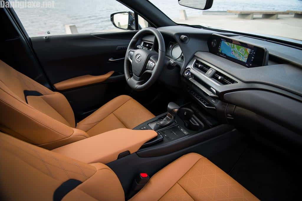 Lexus UX 2019 chot gia tu 32.000 USD, ban ra vao thang 12 hinh anh 6