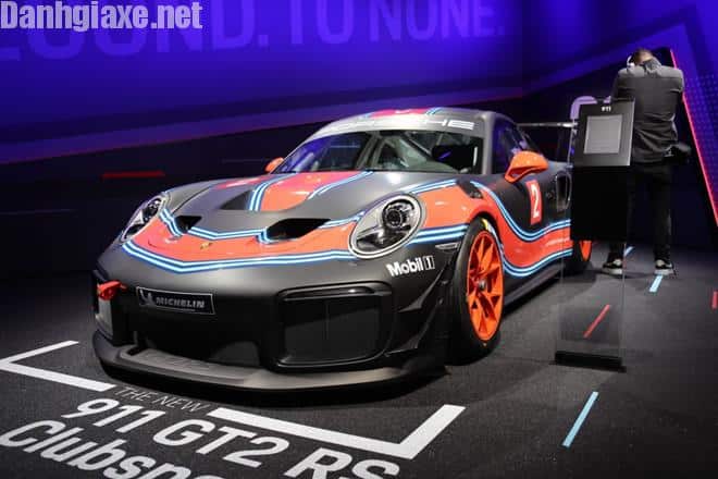 Porsche 911 GT2 RS ban duong dua gia gan nua trieu USD hinh anh 1