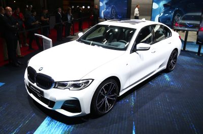 Thông số kỹ thuật của xe BMW 320i 2019 ra sao?