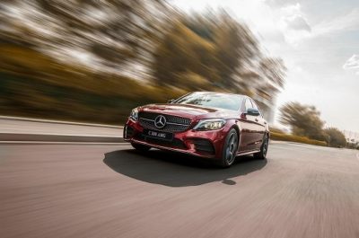 Động cơ và khả năng vận hành của Mercedes C300 2019 ra sao?