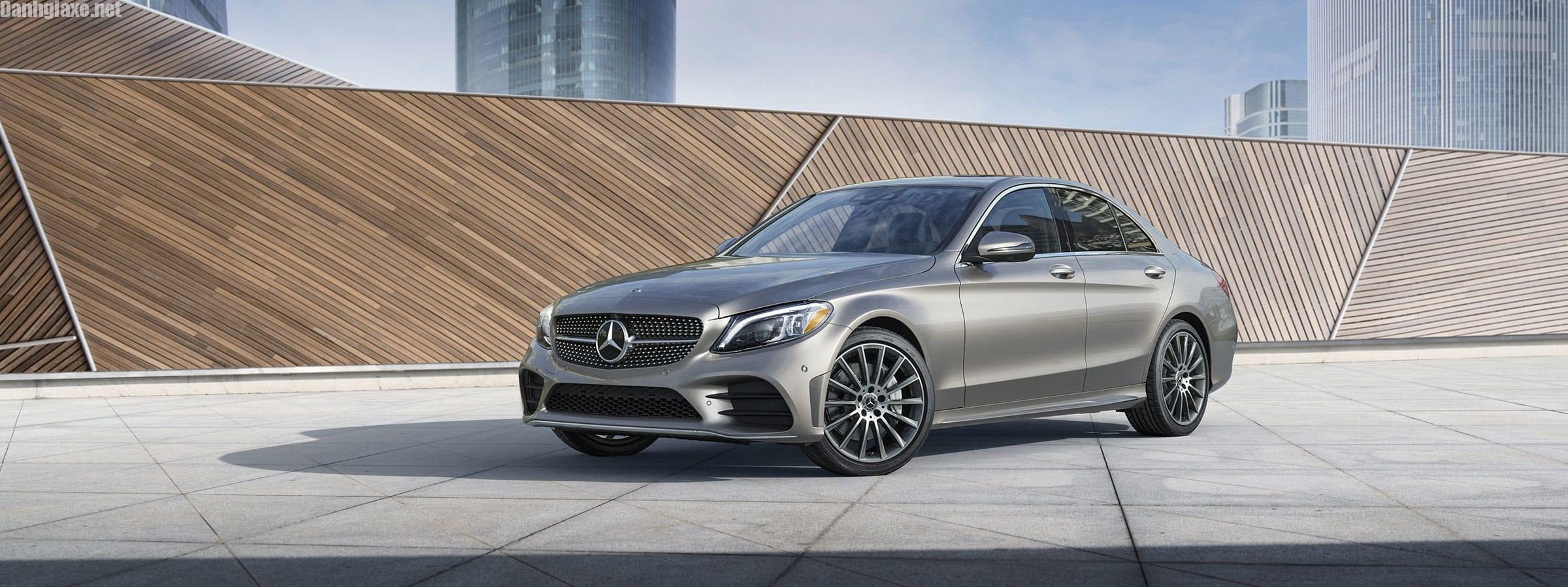 Đánh giá xe Mercedes C300 2019 về động cơ và giá bán!